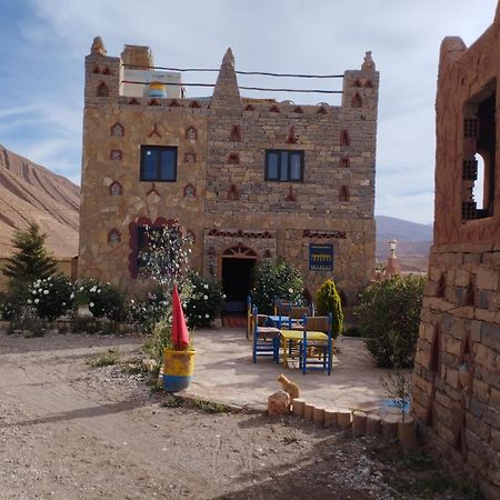 Auberge Hostel Traditionnel 廷吉尔 外观 照片