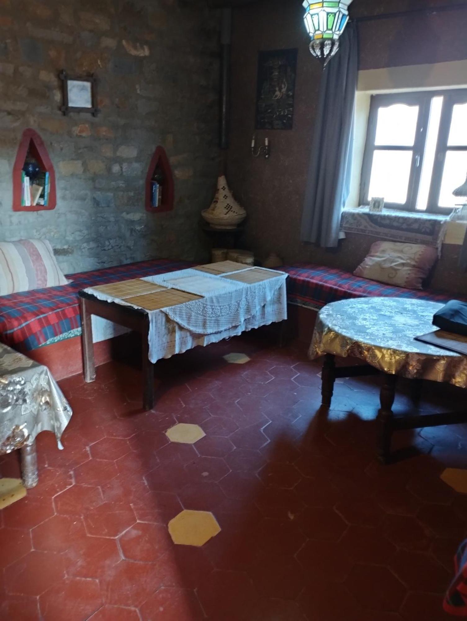 Auberge Hostel Traditionnel 廷吉尔 外观 照片