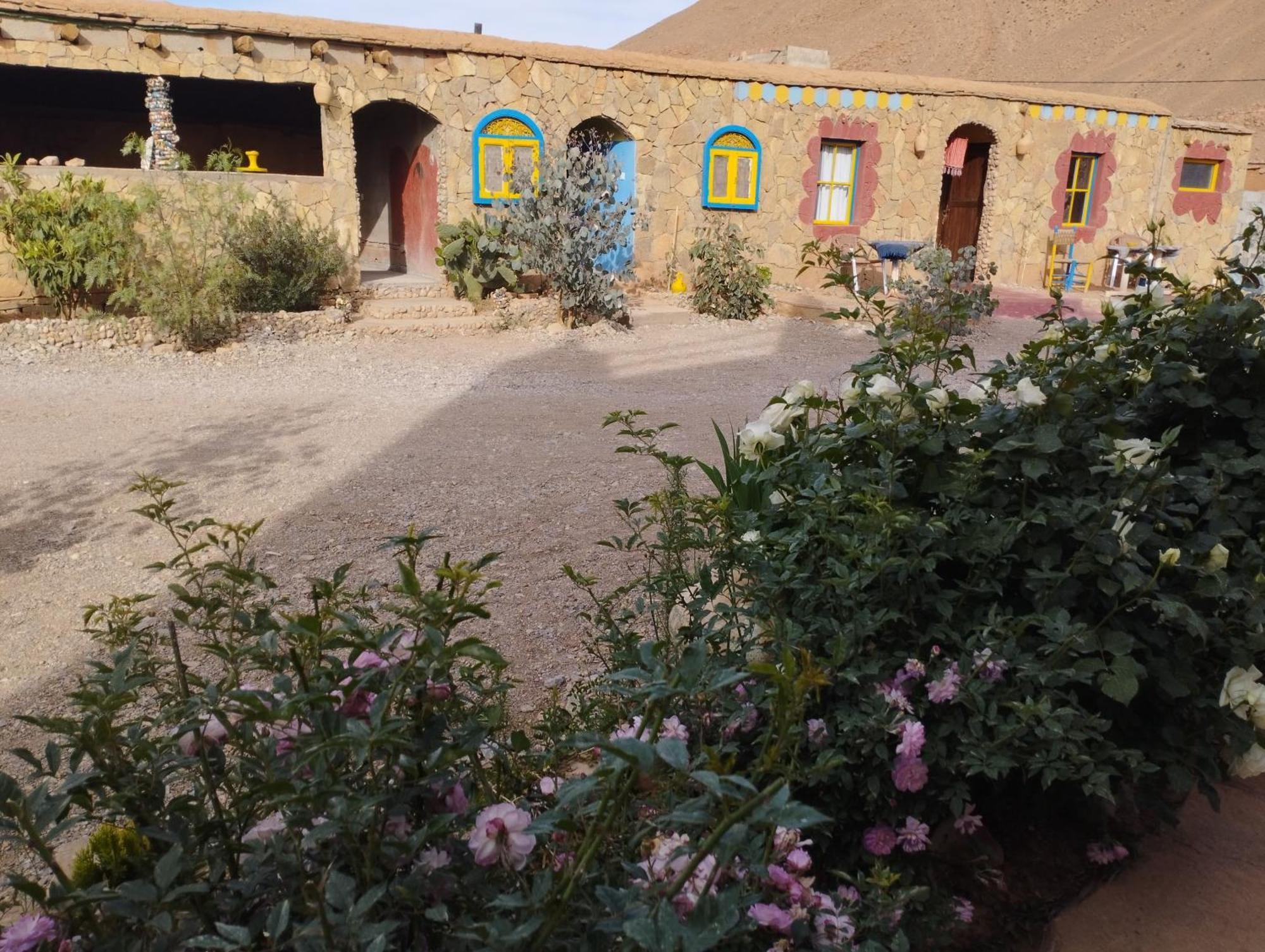 Auberge Hostel Traditionnel 廷吉尔 外观 照片