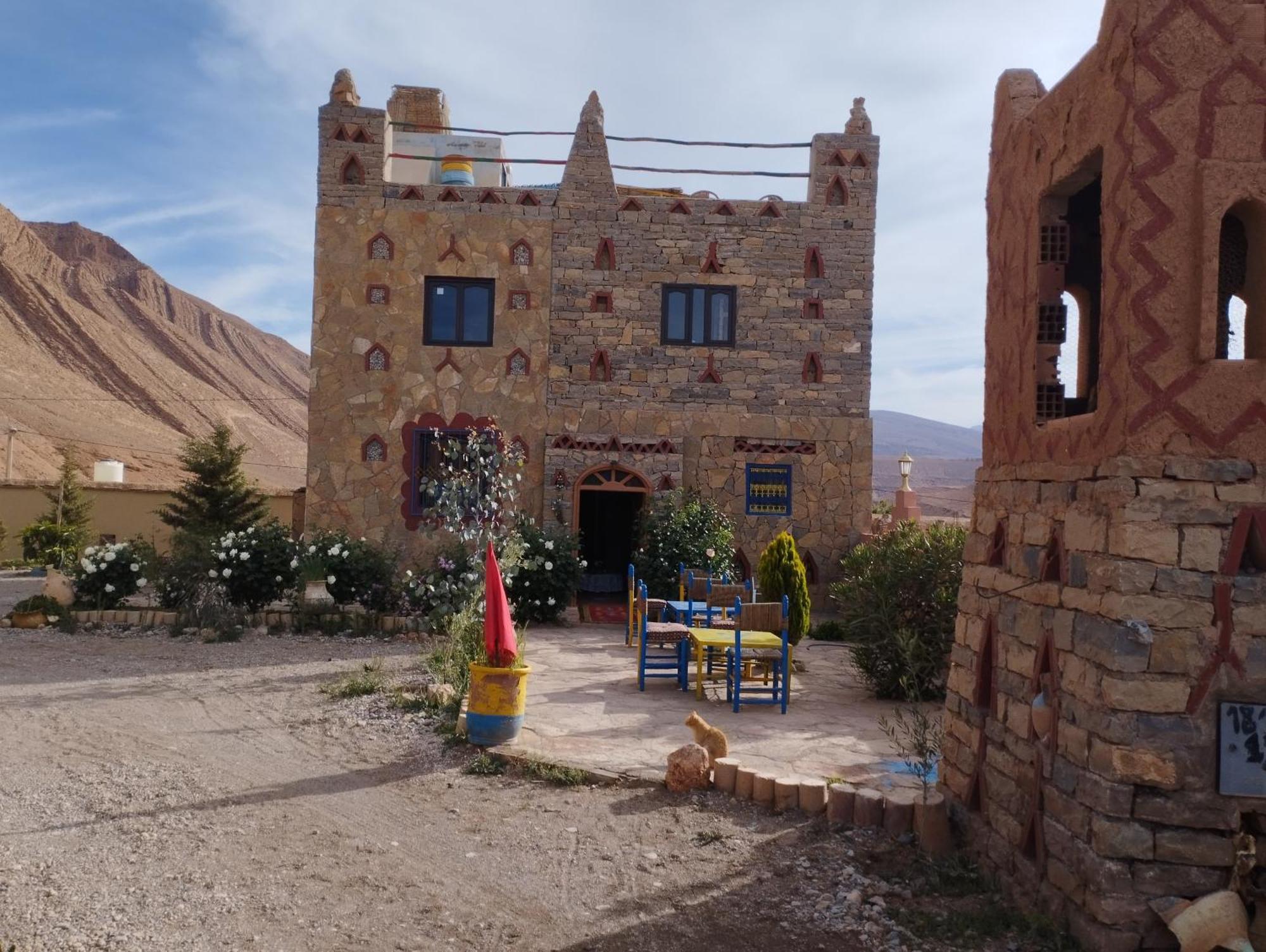 Auberge Hostel Traditionnel 廷吉尔 外观 照片