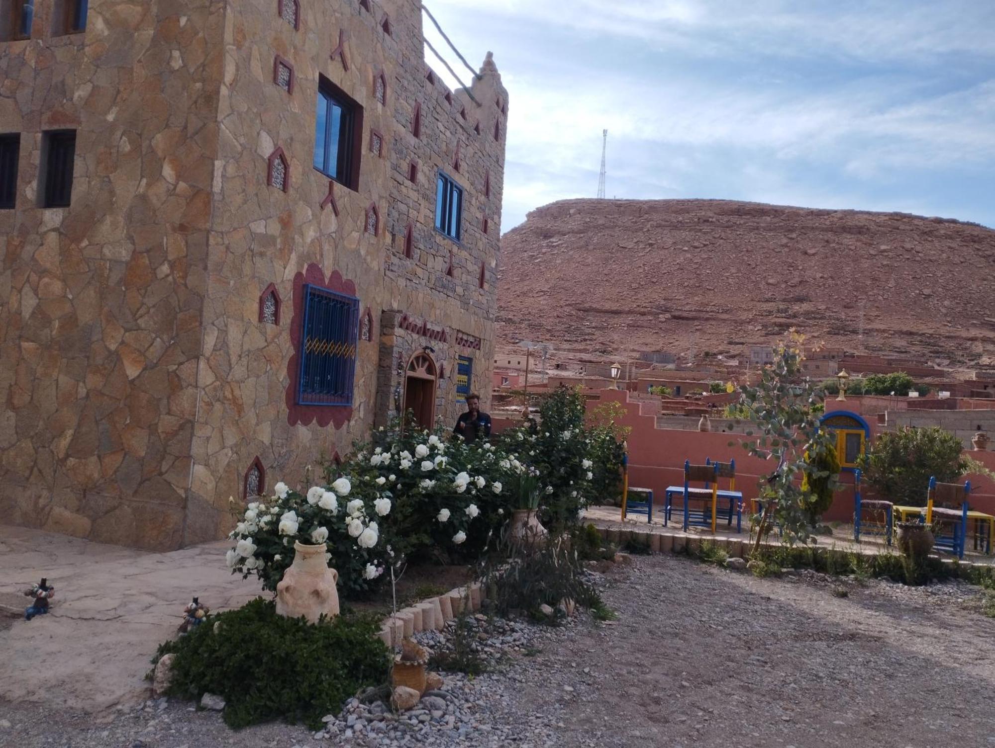 Auberge Hostel Traditionnel 廷吉尔 外观 照片