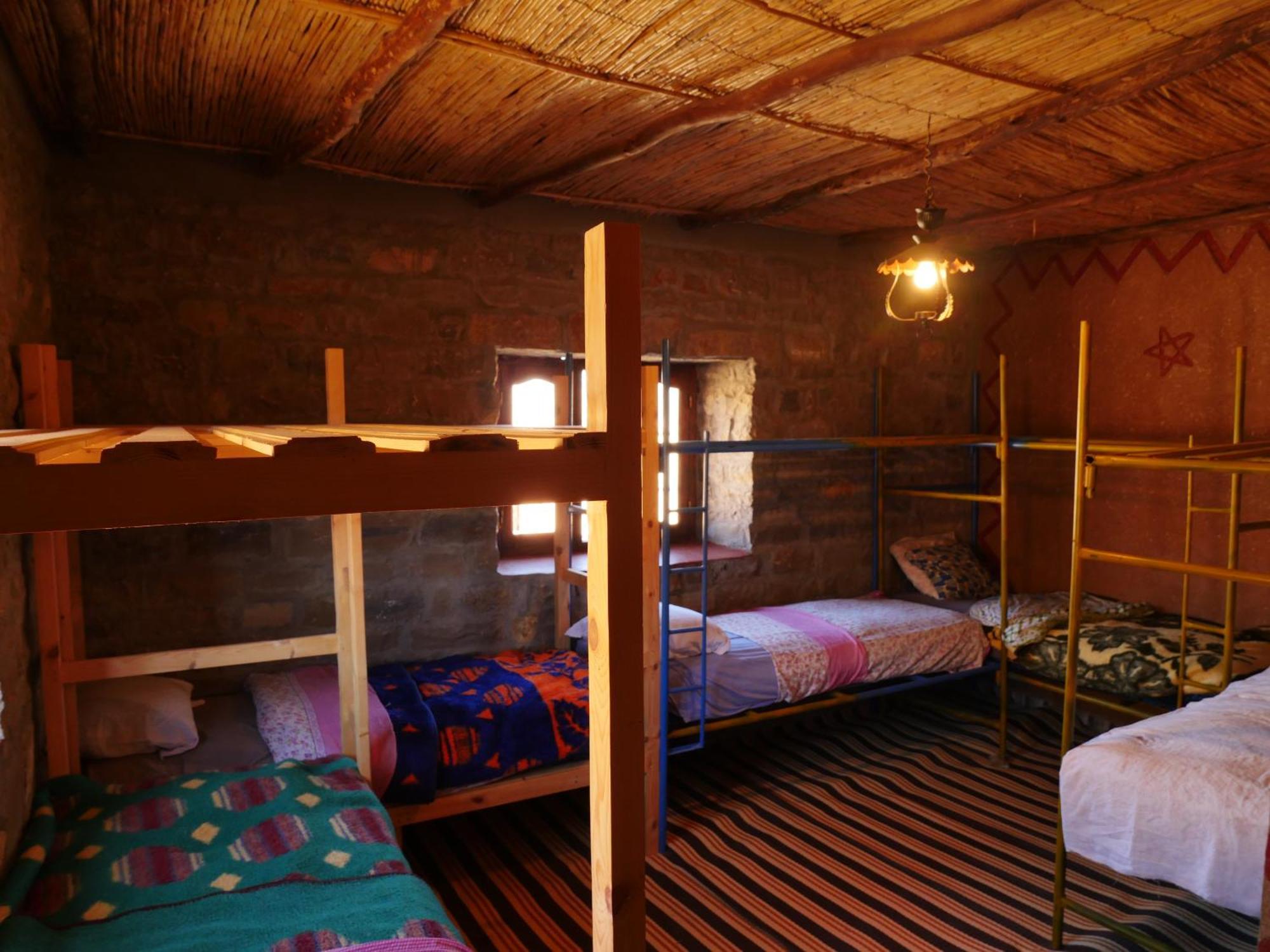 Auberge Hostel Traditionnel 廷吉尔 外观 照片