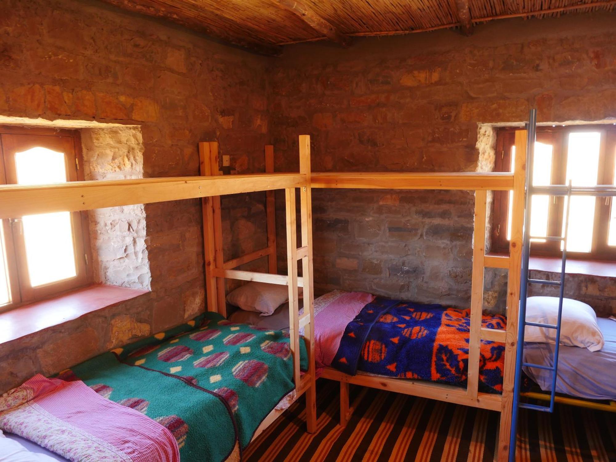 Auberge Hostel Traditionnel 廷吉尔 外观 照片
